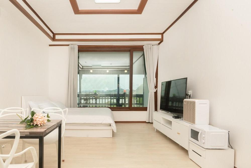 Yangyang River Pension Room photo