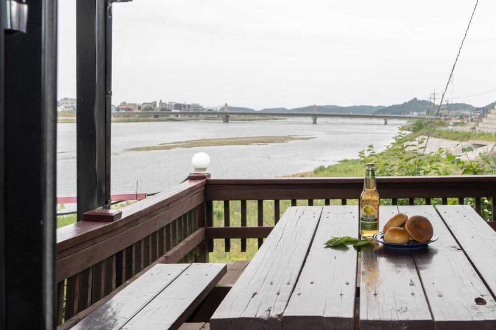 Yangyang River Pension Room photo